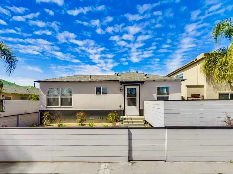 Beautiful Renovated 2bd with Yard — Photo 2