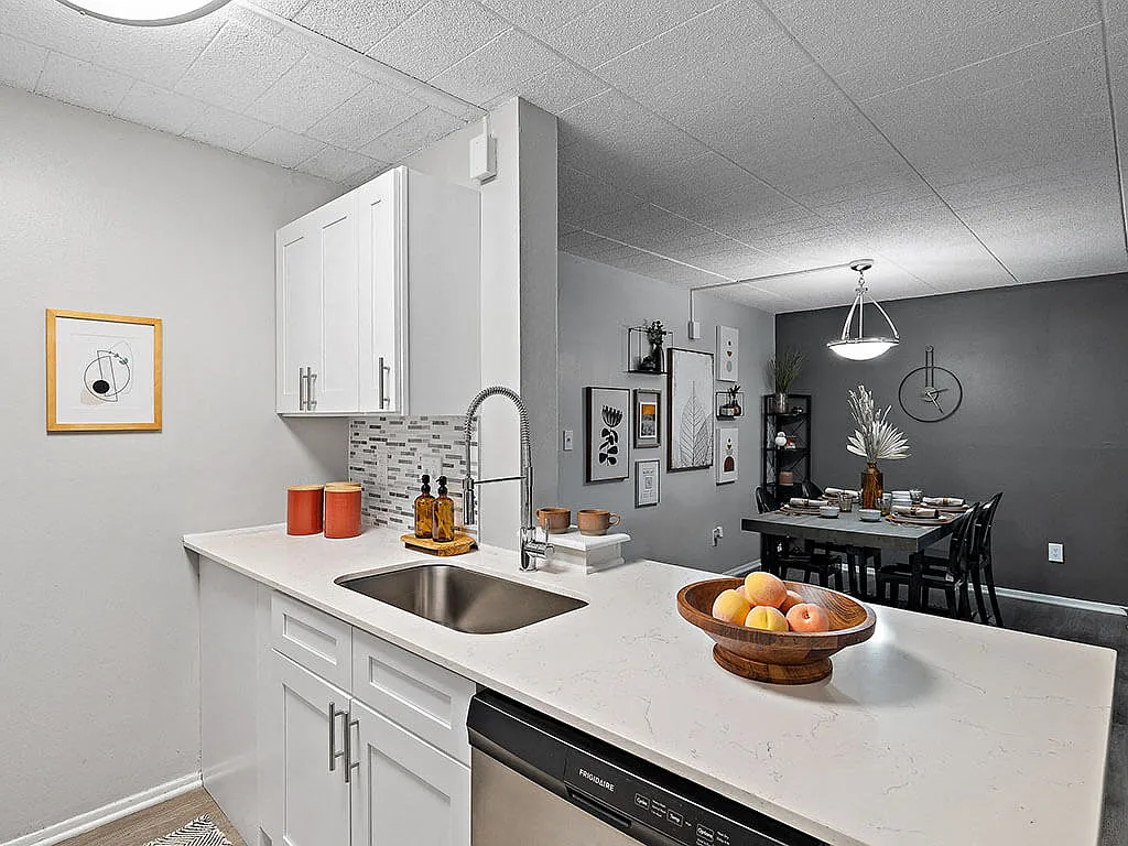 Southgate Apartments & Townhomes — Photo 2