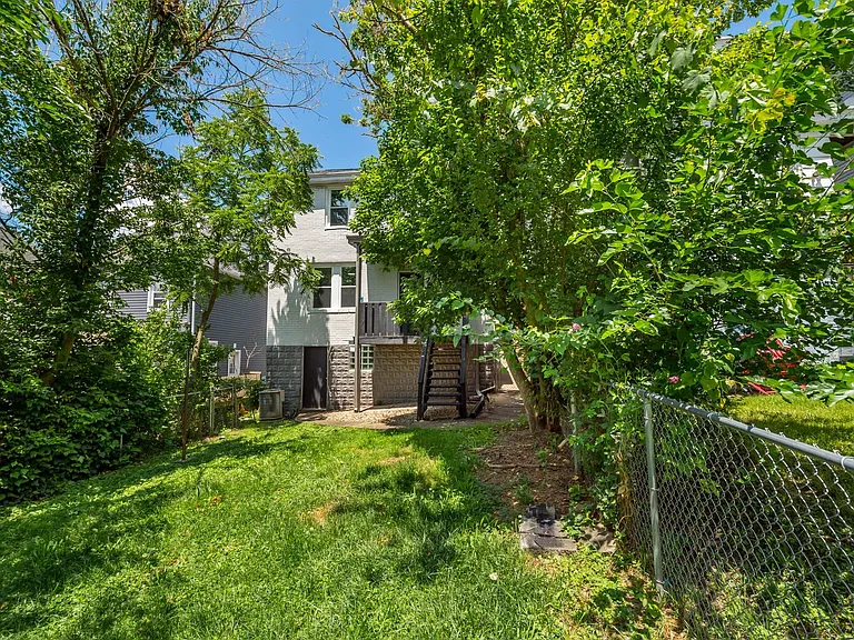 109 W Cherryhill St — Photo 11