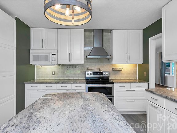 5th image of 138 Surry Ln