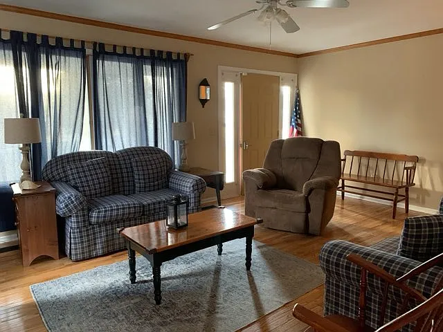 3 bed, 1472 sqft, $2,300 — Photo 2