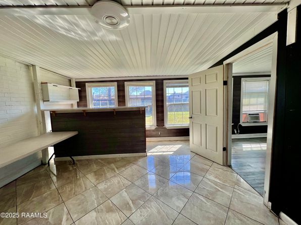 302 Wildflower Ln, Lafayette, LA 70506