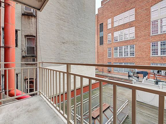 4th image of 143 Mulberry St APT 3A