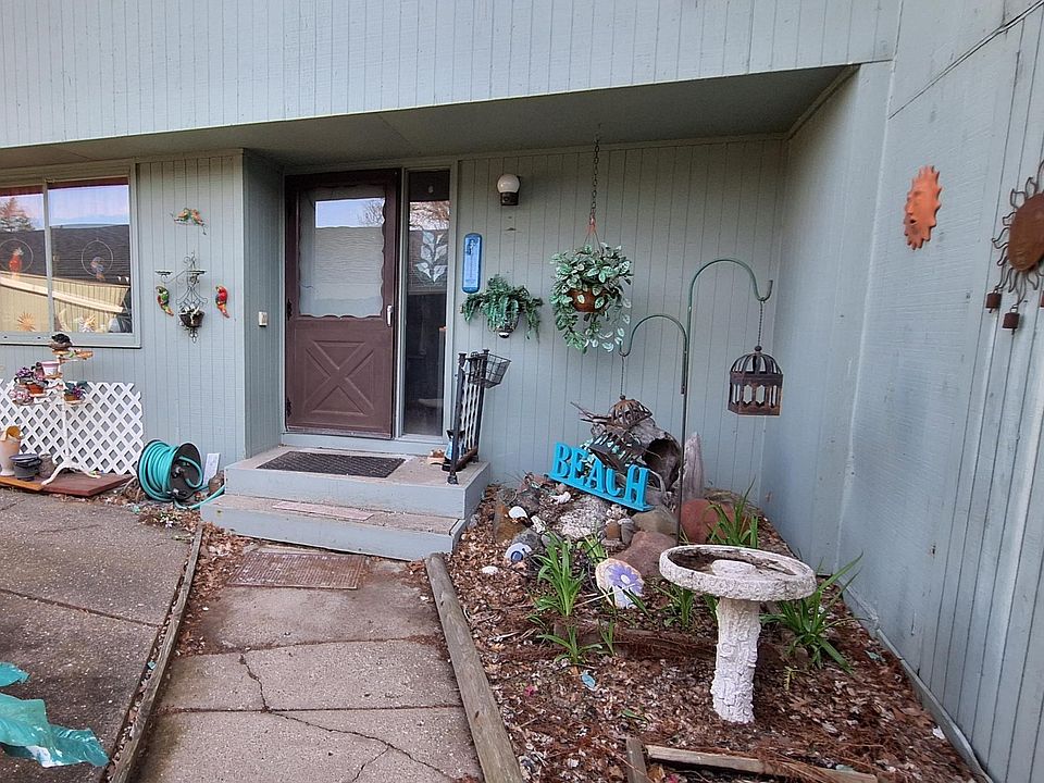 1st image of 158 Canabury Ct