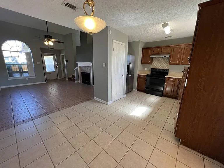 2302 Tracey Ann Ln — Photo 13