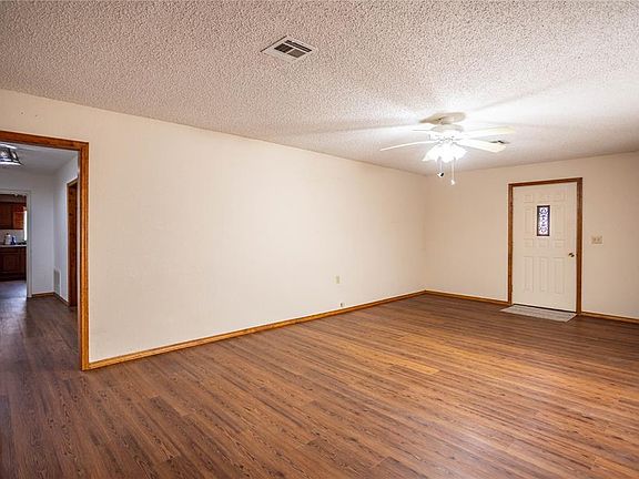 4th image of 820 N Market St