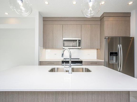 5th image of 6 Merganser Dr W #4104