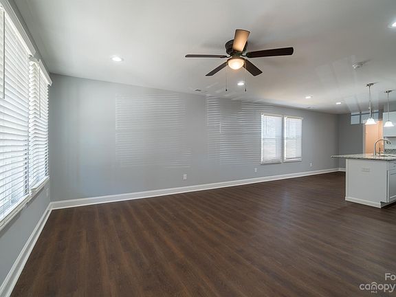 4th image of 406 E Park Ave