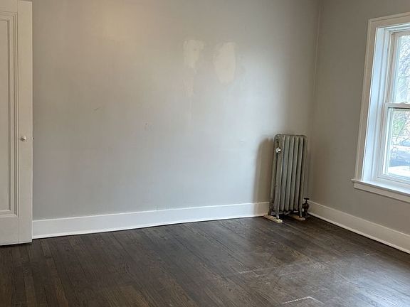 3rd image of 1654 N Merrimac Ave #1W