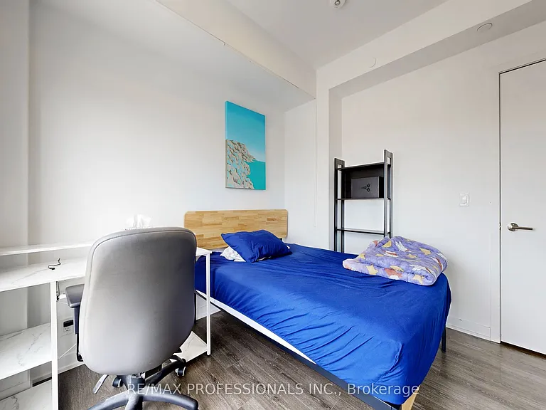 7950 Bathurst St #B2304 — Photo 24