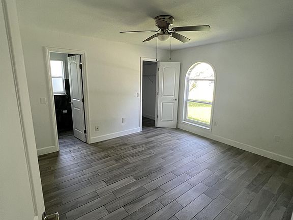 Master Bedroom w/ walk in closet