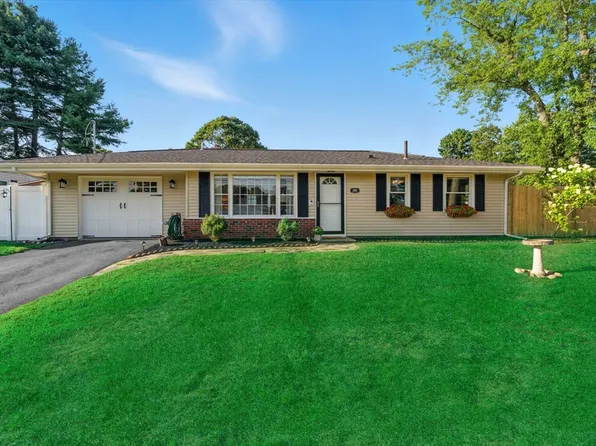 180 Patricia Dr, Bellingham, MA 02019