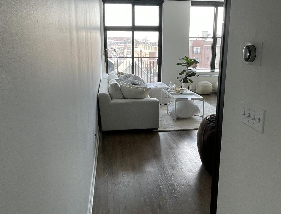 1st image of 1635 W Belmont Ave APT 510