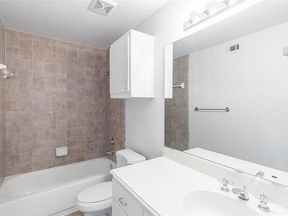 4th image of 8694 Meadowcroft Dr