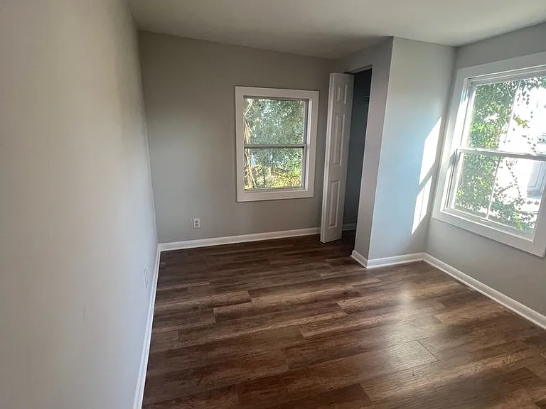 405 E Duffy St — Photo 17