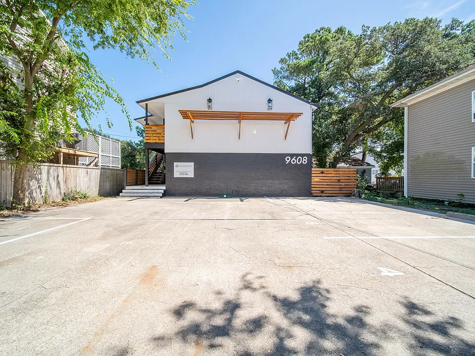 Bay St Apartments at 9608 15th Bay