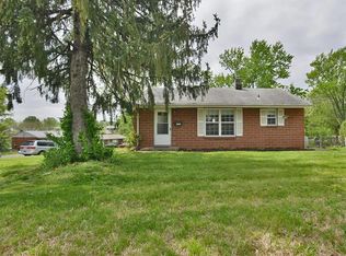 7100 Heege Rd, Saint Louis, MO 63123