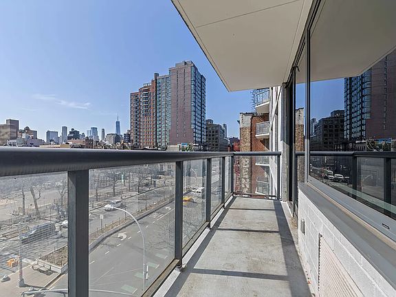 4th image of 250 E Houston St #2F