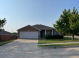 10312 Hogan Dr, Benbrook, TX 76126