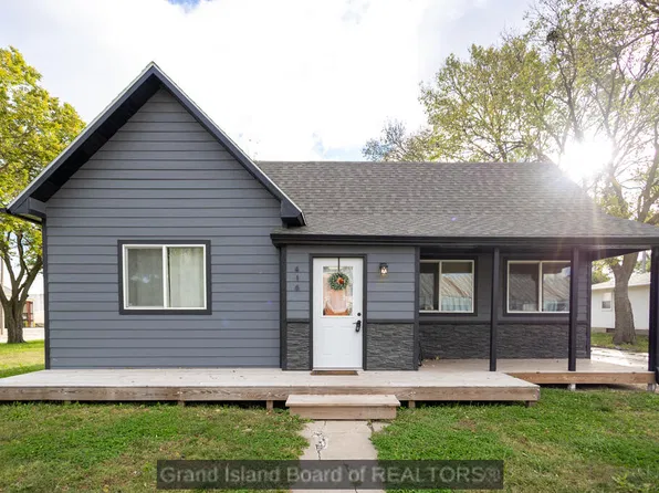 416 9th St, Aurora, NE 68818