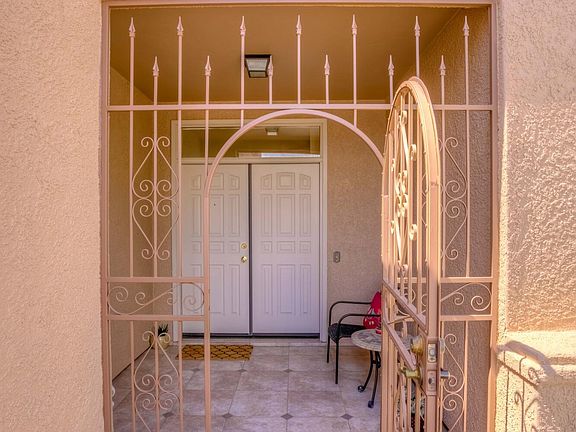 4th image of 327 N Cobalt Dr