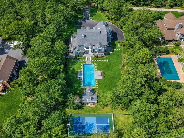 3 Sachem Lane, East Quogue, NY 11942