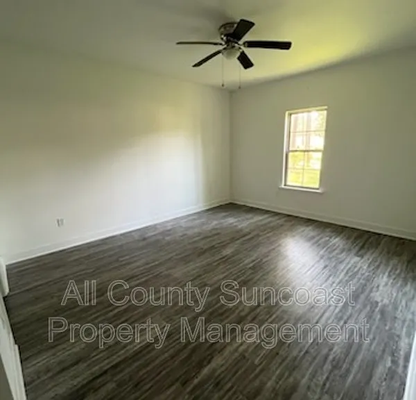1605 Willow Rd — Photo 9