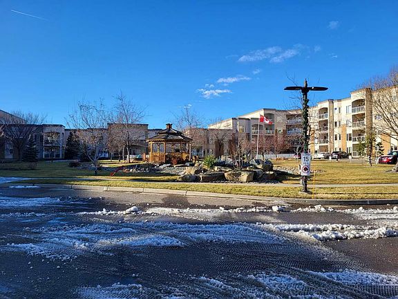 2nd image of 2020 32nd St S #148