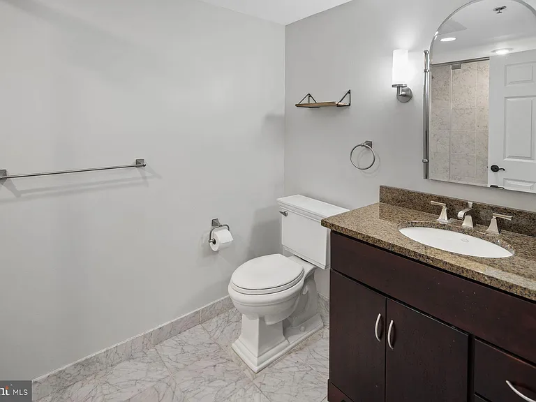 1500 Chestnut St #20I — Photo 19