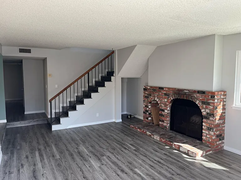 1042 Bennett Ave #1 — Photo 5