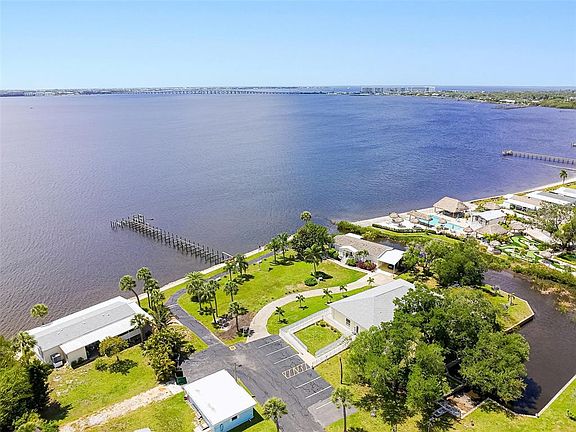 3rd image of 24437 Harbor View Rd #13