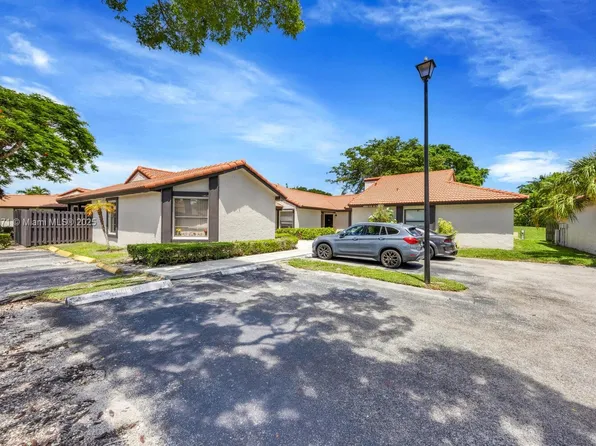 15225 SW 45th Ter #F-49, Miami, FL 33185