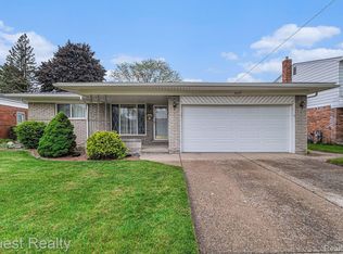 3839 Pall Dr, Warren, MI 48092