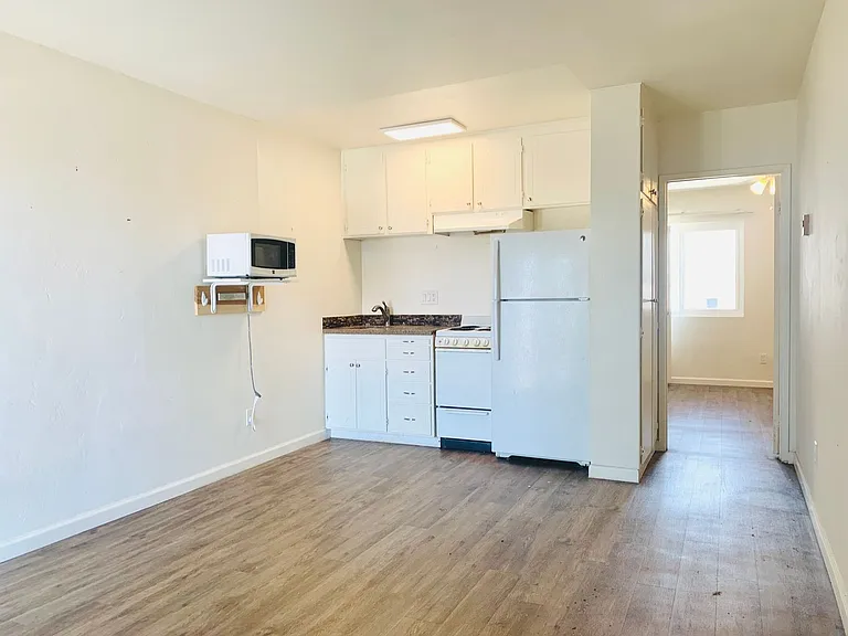 825 Niantic Ct #8 — Photo 1