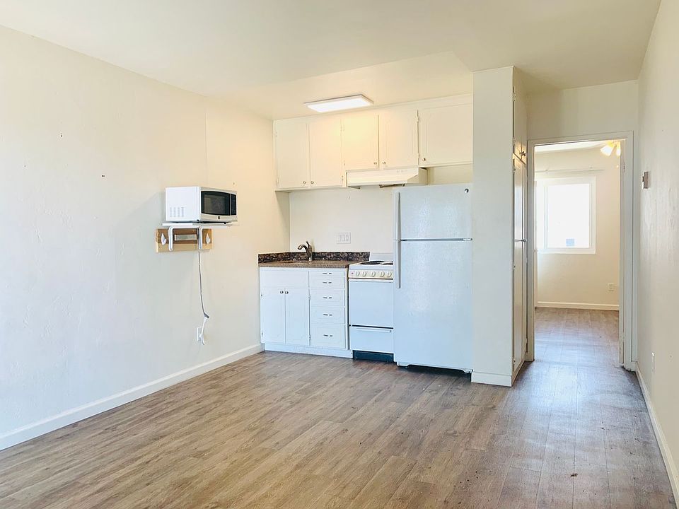 1st image of 825 Niantic Ct APT 8