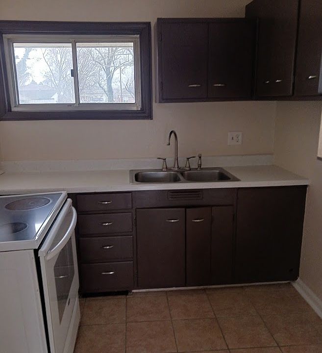 1st image of 1681-1683 Brentwood Dr #1681