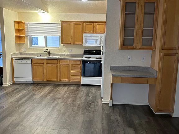 2nd image of 861 Glen Haven Cir