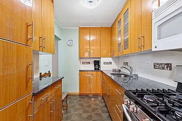 Sold by Thomas Lipovetsky, LREB