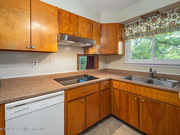 3rd image of 1 White Birch Lane