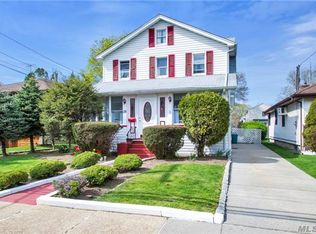 39 Nassau Blvd, Malverne, NY 11565