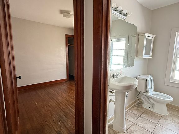 4th image of 5141 Ternes St #2