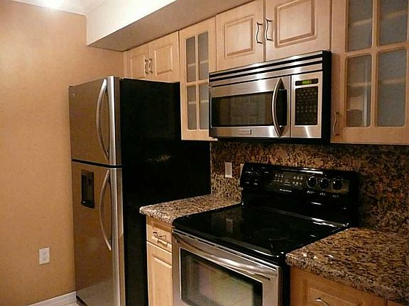4th image of 2496 Centergate Dr APT 204