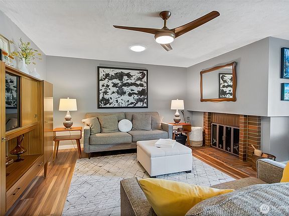 2nd image of 9814 Onyx Drive SW