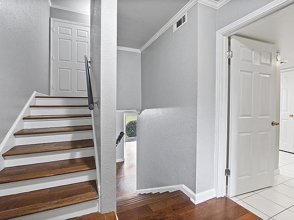 4th image of 502 E Avenue J Unit B