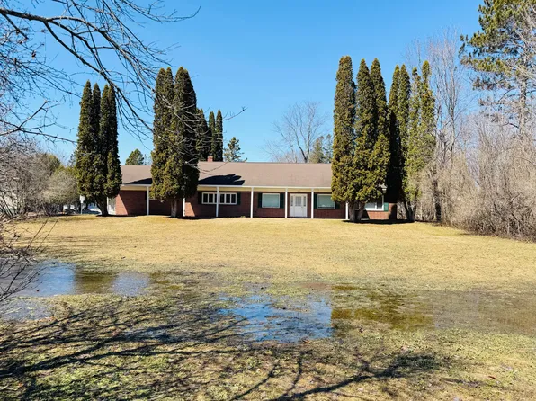 406 Mission Rd, Sault Sainte Marie, MI 49783