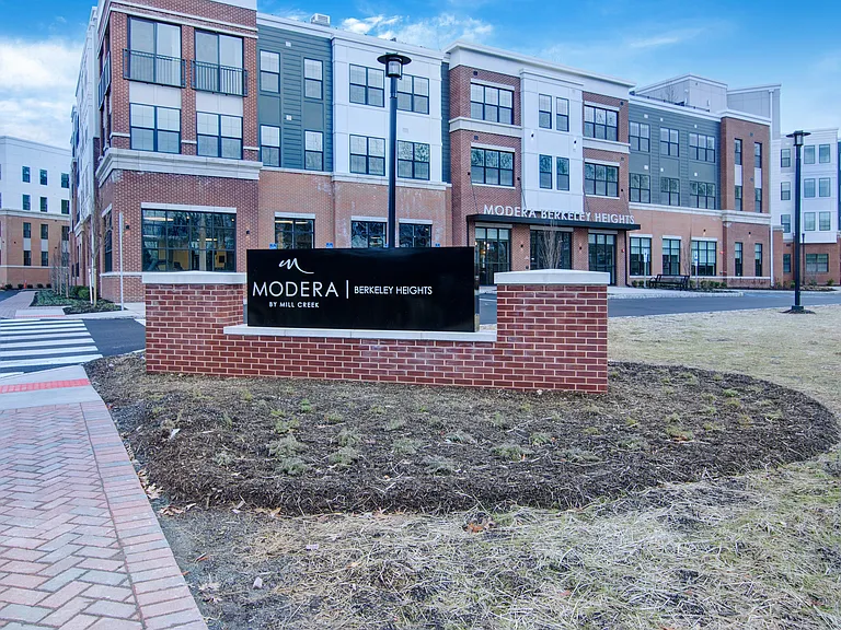 You will find Modera Berkeley Heights ideally nestled in the township of Berkeley Heights, known for its decades-long traditions, celebrations, and close-knit community.