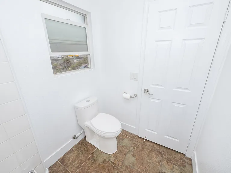 511 Stork St — Photo 15