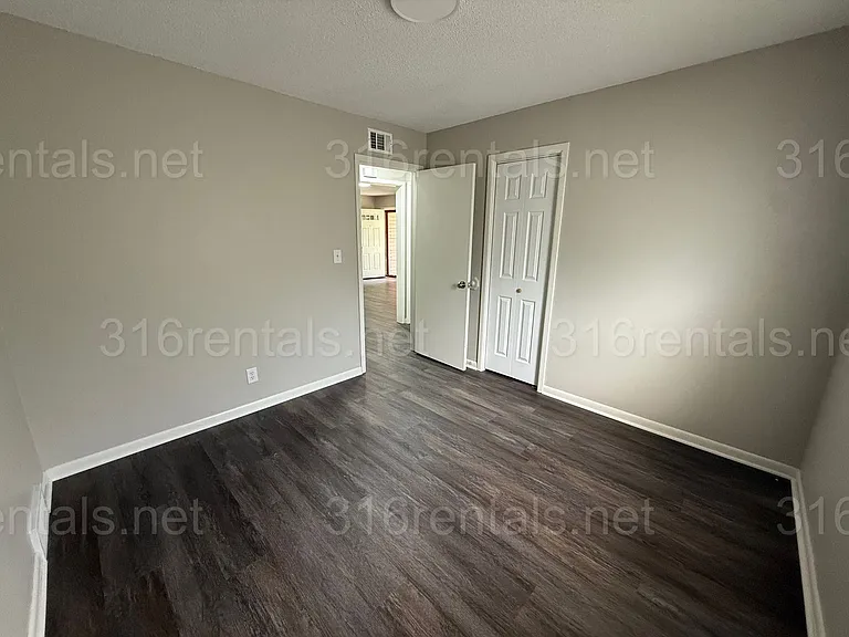 2943 S Volutsia Ave — Photo 13