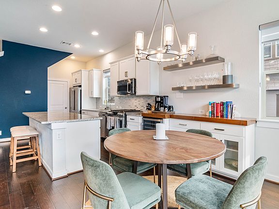 4th image of 219 E Courtland Pl