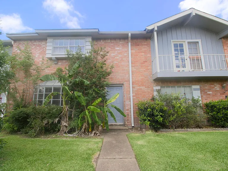 6393 S Briar Bayou Dr — Photo 1